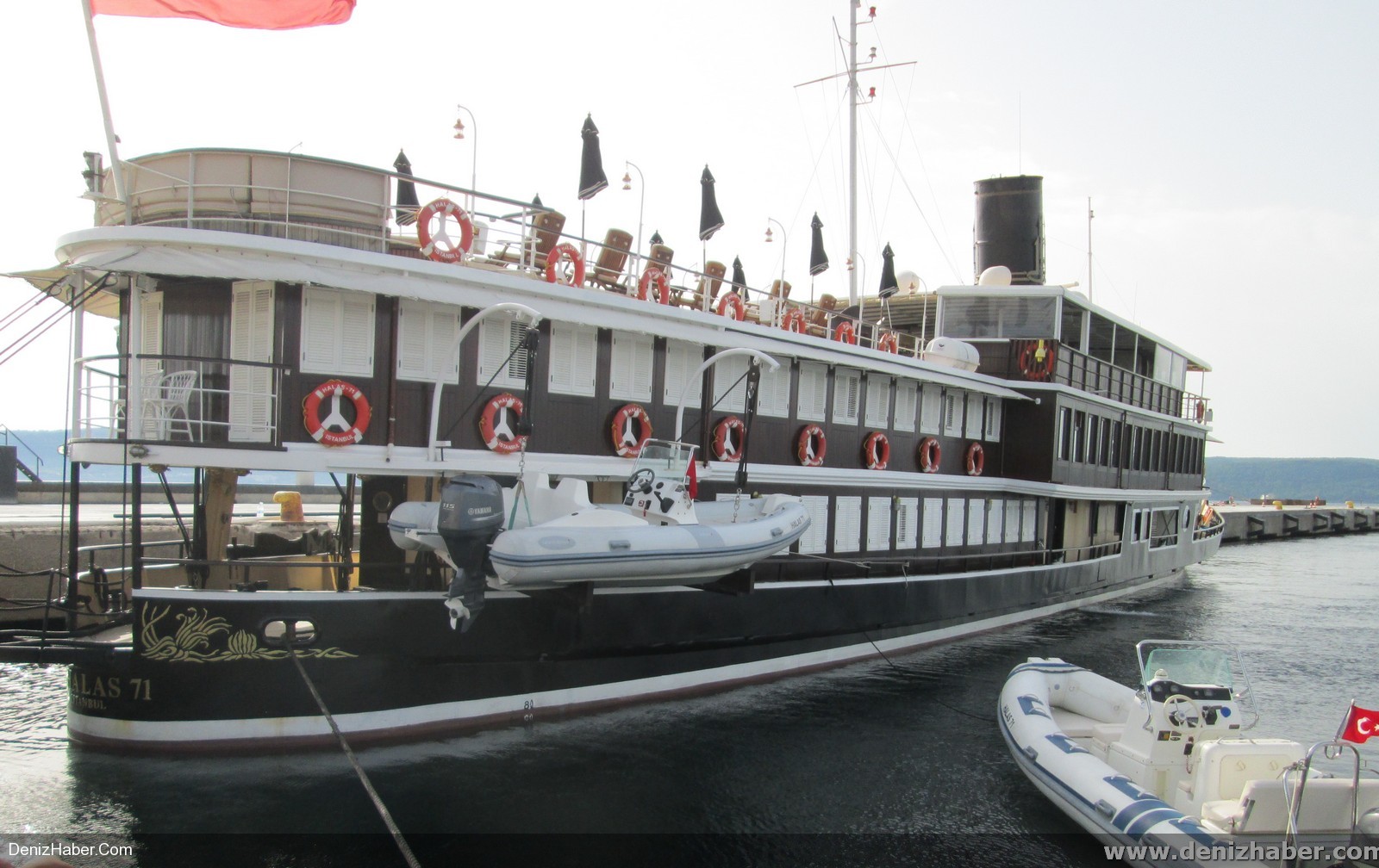 Tarihi Gemi &quot;Halas 71&quot; Kepez Limanında