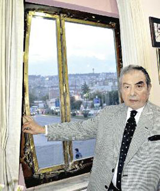 Hitler&#039;le Aynı Pencereden Bakıyor