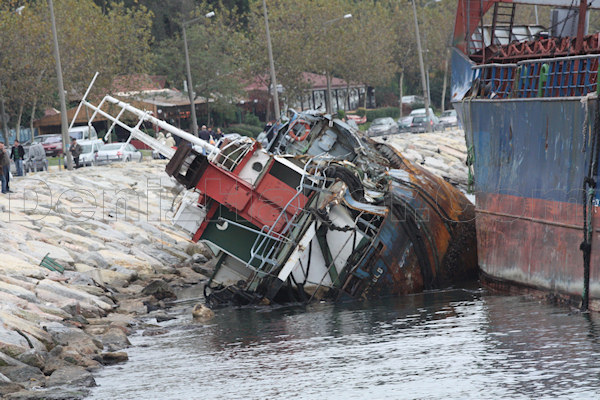 Dökme ve Kuru Yük Gemileri Kazacı Çıktı