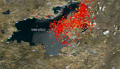 Deprem anında Van Gölü böyle değişti