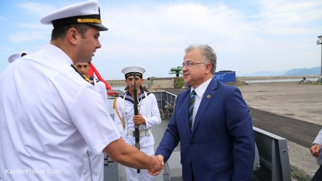 TCG Tekirdağ Karakol Gemisi Rize Limanı&#039;na geldi