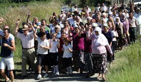 Köy Halkından Zincirli Eylem