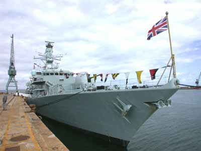 İngiltere&#039;de Bahriyeliler Kazan Kaldırdı