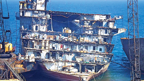 Kraliyet Donanması Aliağa'nın Peşine Düştü