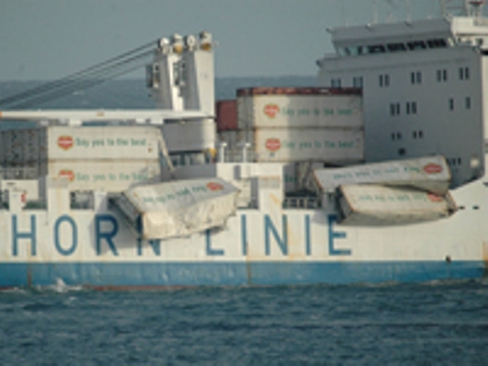 Kayan Konteynır Gemiyi Deldi