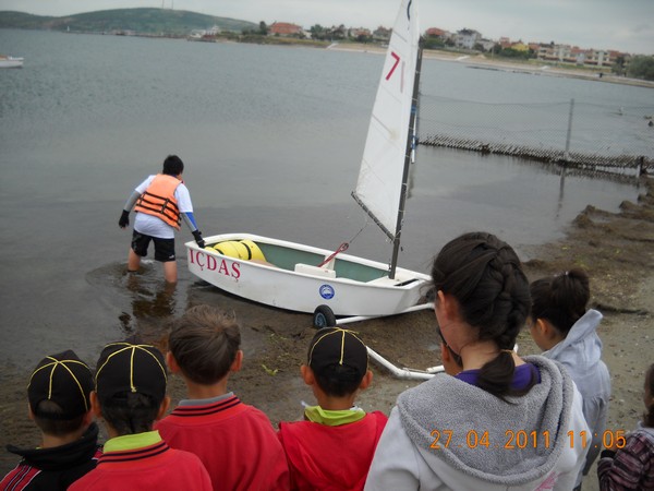 Minik İzcilerden Yelken Okuluna Ziyaret