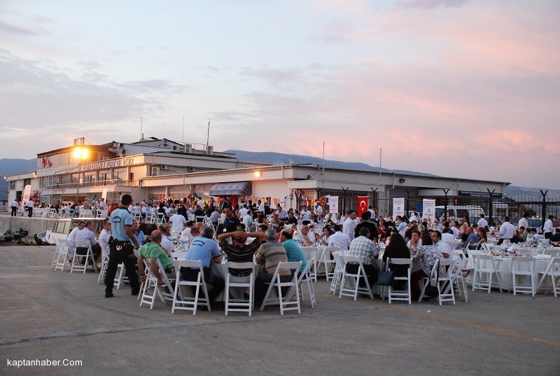 İzmirli Denizciler Alsancak Limanındaki İftarda Buluştu