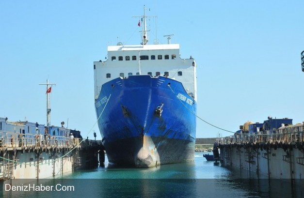 Onarım İçin İnebolu Tersanesine Geldi