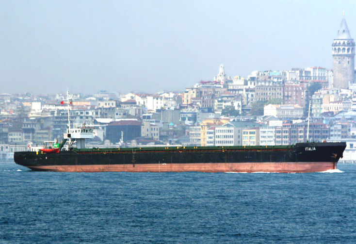 &quot;Italia&quot; adlı gemi  kendi imkanlarıyla kurtuldu