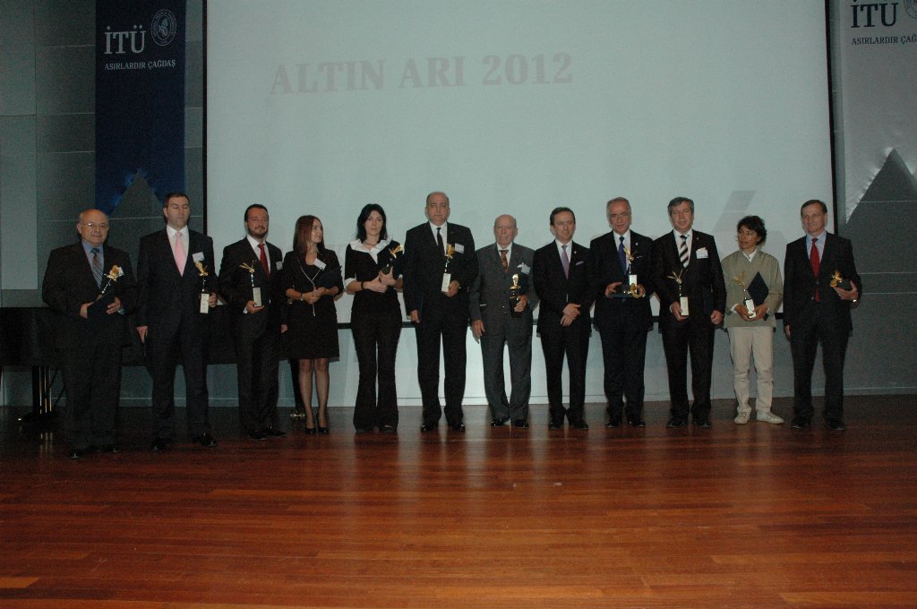 Yurt Bağışçılarına Altın ve Gümüş Arı Ödülleri