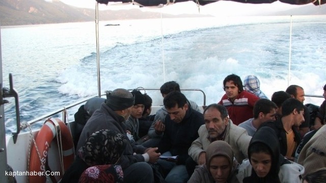 İzmir&#039;de göçmen kaçakçılığı operasyonu