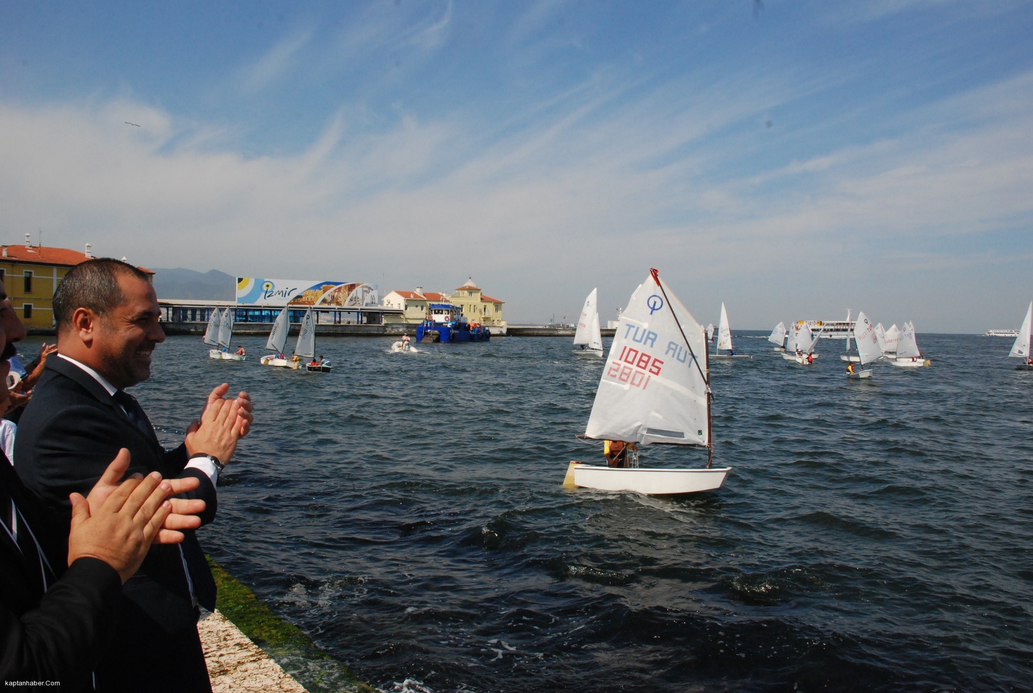 İzmir&#039;de Denizcilik Bayramı şenlik havasında  kutlandı