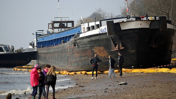 Hamburg&#039;da İki Yük Gemisi Çarpıştı
