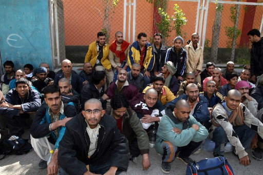 Aç Bırakılan Mülteciler Evden Kaçtı