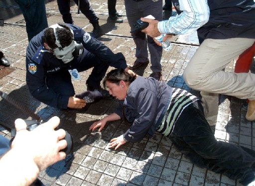 1 Mayıs'ta Kadının Tekmelenmesine Soruşturma