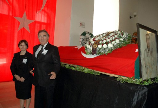 Prof. Kafalı toprağa verildi