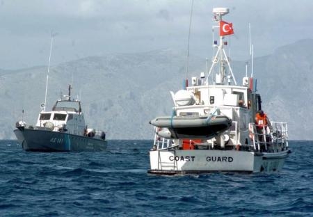 Balıkçılara sahil güvenlik eşliği