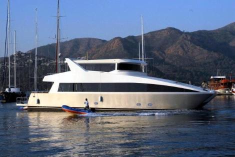 Hollywood Yıldızına Dev Katamaran