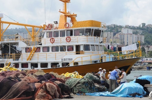 Karadenizli Balıkçının Gözü Fırtınada