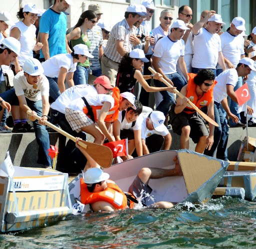 Kartondan Tekneler Yarışı