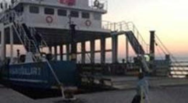 Arabalı Vapur Kayalıklara Çarptı!
