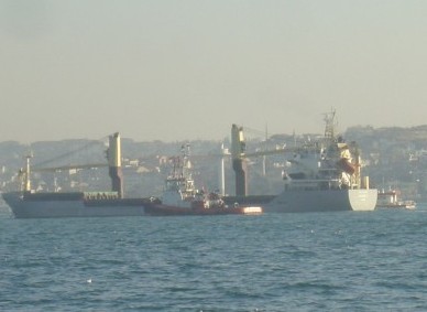 Arızalanan Gemi Boğazda Demirledi