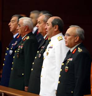 Komutanlara Yüce Divan Yolu