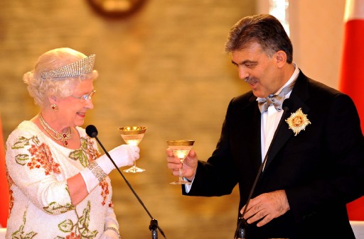 Köşk'te Kraliçe Onuruna Akşam Yemeği