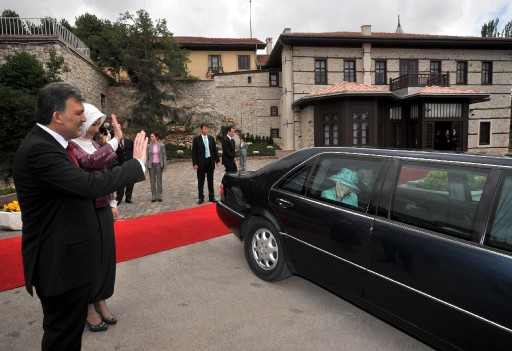 Kraliçe Elizabeth Türkiye'den Ayrıldı