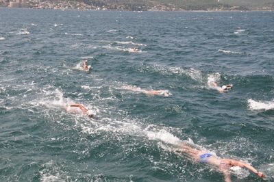 Çanakkale Boğazı'nda  Kulaçlar Atıldı