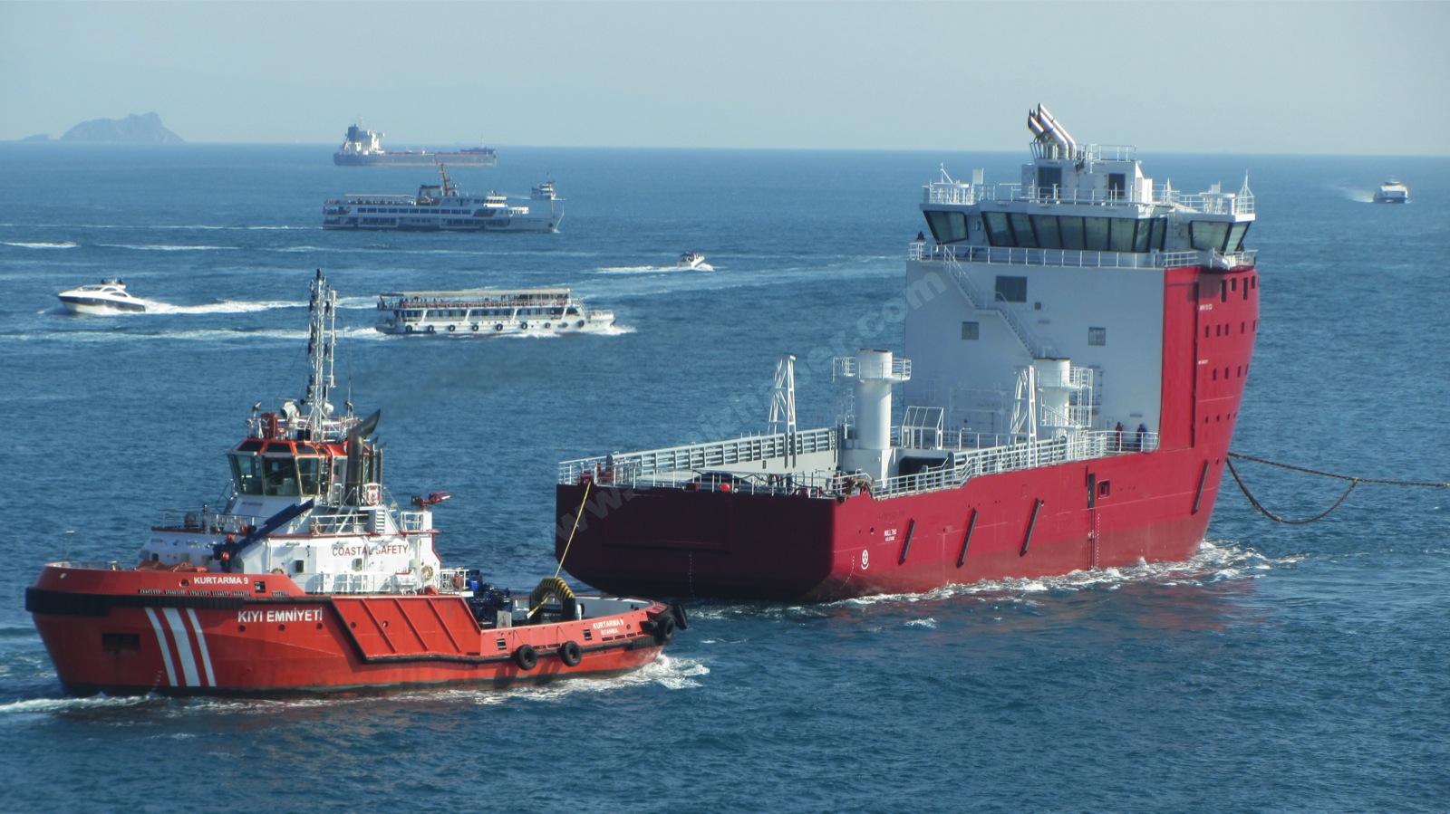 Açık Deniz Destek Gemisi Boğaz&#039;dan Geçti
