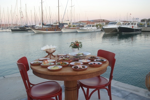 Ege büyüsü; bir deniz, iki yaka, tek sofra:Kydonia