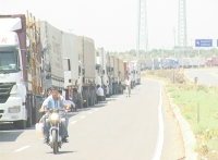 "Rusya’daki TIR kuyruğunun Nedeni Siyasi"