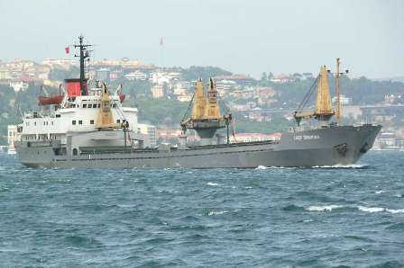 Arızalı Gemi Kablolar Üzerine Demir Attı