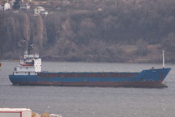 Türk Armatör gemisini İspanya'dan kurtardı