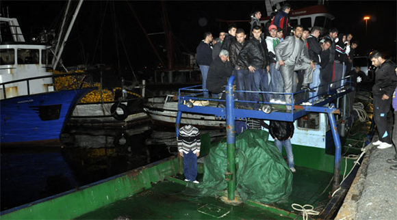 El Konulan Teknesini Batırdı