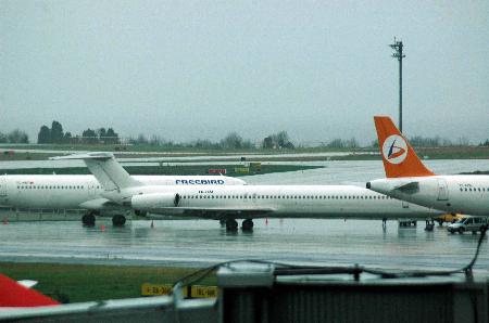 Şiddetli Lodos Uçağı Yerinden Oynattı