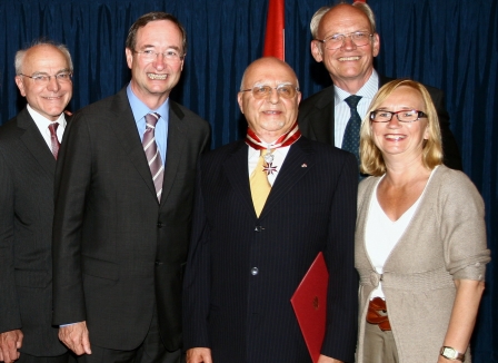 Lucien Arkas&#039;a Avusturya Liyakat Nişanı