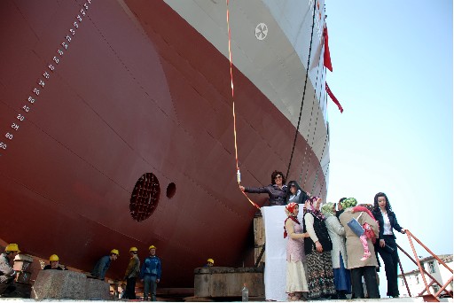 Ereğli'de gemi törenle denize indirildi.