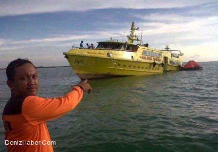 Malezya'da feribot 171 kişiyle battı...