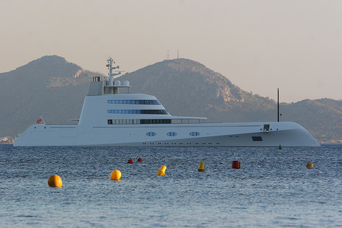 Eşine 300 Milyon Dolarlık Yat Aldı