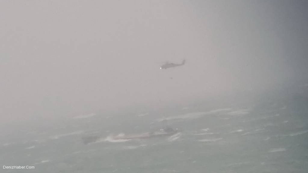 Türk Gemisi Mare Girit'te Batıyor