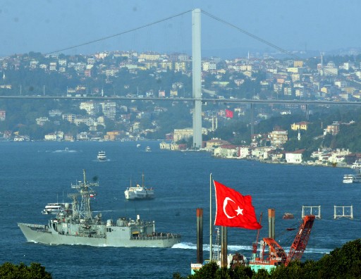 USS McFaul Batum Önlerine Demirledi