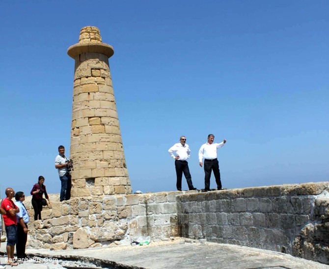 Girne Antik limandaki tarihi mendirek yıkılmak üzere