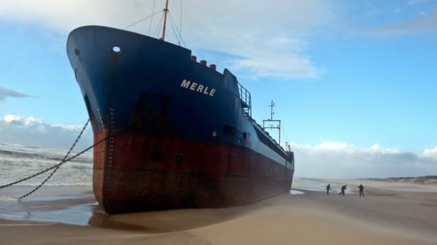 Türk Mürettebatlı gemi Karaya Oturdu