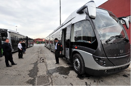 İlk Metrobüs İstanbul&#039;a Geldi