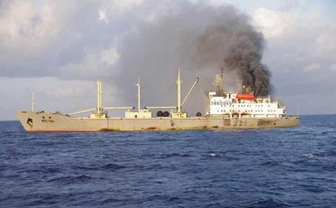 Ming Yang adlı gemi Pasifik&#039;te Yanıyor!