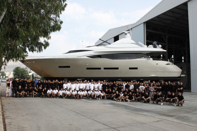 Antalya&#039;da yapılan mega yat denize indi