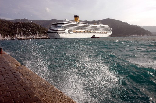 Yolcu gemisi Marmaris’e yanaşamadı