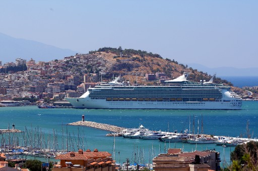 Dünyanın En Büyük Gemisi Kuşadasında